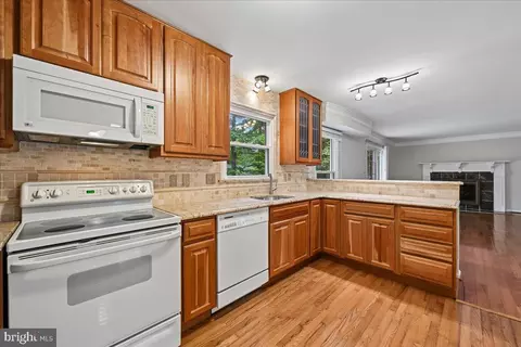 Kitchen - 7592 Ruxton Dr, Springfield, VA 22153 photo 3 of 3