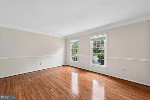 Living - 7592 Ruxton Dr, Springfield, VA 22153 photo 6 of 16