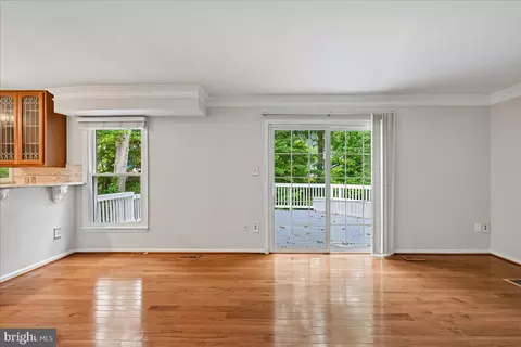 Living - 7592 Ruxton Dr, Springfield, VA 22153 photo 11 of 16