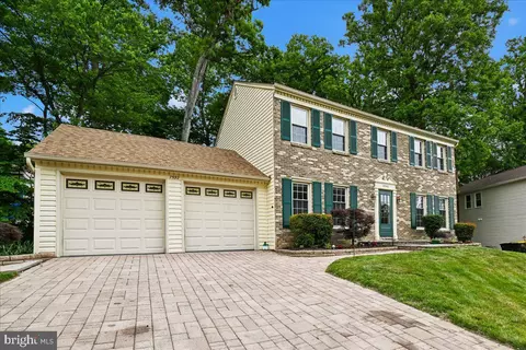 Exterior - 7592 Ruxton Dr, Springfield, VA 22153 photo 5 of 11