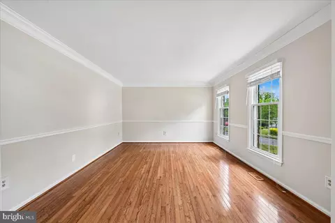 Living - 7592 Ruxton Dr, Springfield, VA 22153 photo 5 of 16