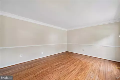 Living - 7592 Ruxton Dr, Springfield, VA 22153 photo 7 of 16