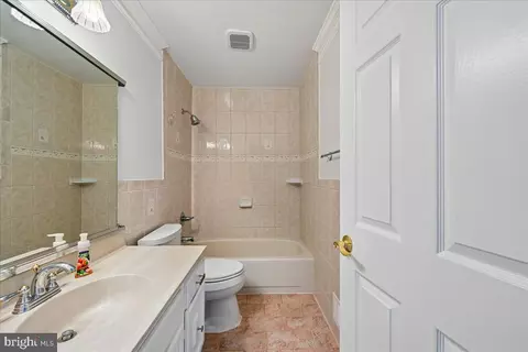 Bath - 7592 Ruxton Dr, Springfield, VA 22153 photo 7 of 7