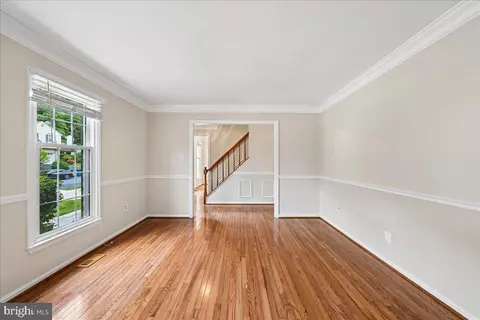 Living - 7592 Ruxton Dr, Springfield, VA 22153 photo 2 of 16