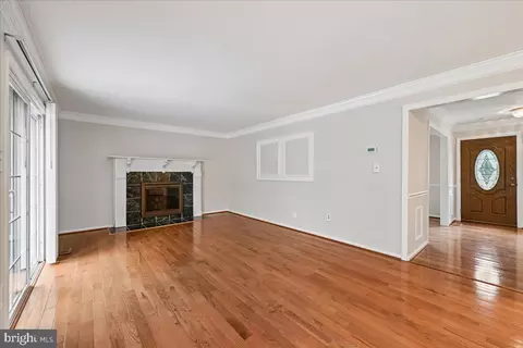 Living - 7592 Ruxton Dr, Springfield, VA 22153 photo 13 of 16