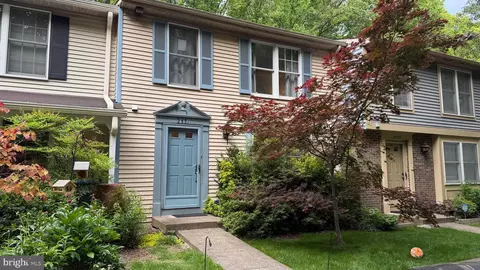 2331 Middle Creek Ln, Reston, VA 20191