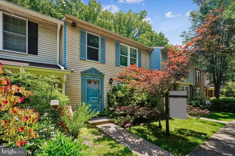 2331 Middle Creek Ln, Reston, VA 20191