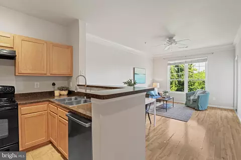 Kitchen - 1581 Spring Gate Dr #5314, Mclean, VA 22102 photo 2 of 4