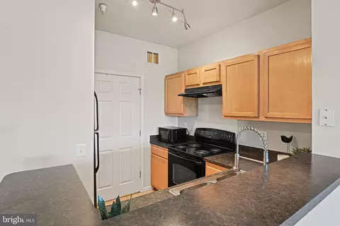 Kitchen - 1581 Spring Gate Dr #5314, Mclean, VA 22102 photo 3 of 4