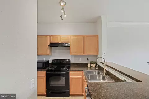 Kitchen - 1581 Spring Gate Dr #5314, Mclean, VA 22102 photo 4 of 4