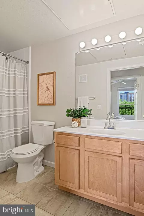 Bath - 1581 Spring Gate Dr #5314, Mclean, VA 22102 photo 1 of 1