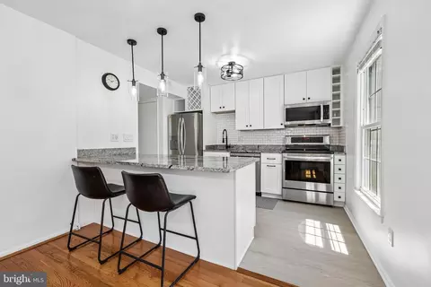 8561 Dellway Ln, Vienna, VA 22180