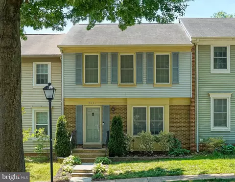 8561 Dellway Ln, Vienna, VA 22180