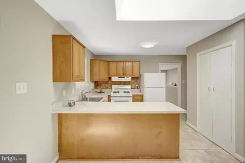 Kitchen - 8712 Piccadilly Pl, Springfield, VA 22151 photo 3 of 6
