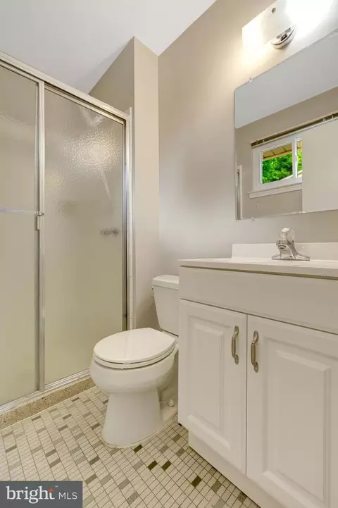 Bath - 8712 Piccadilly Pl, Springfield, VA 22151 photo 3 of 5