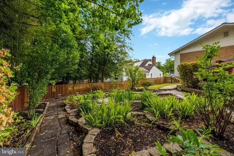 Exterior - 8712 Piccadilly Pl, Springfield, VA 22151 photo 14 of 17