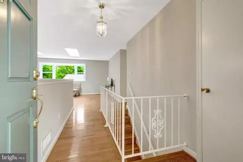 Entry Way - 8712 Piccadilly Pl, Springfield, VA 22151 photo 2 of 3