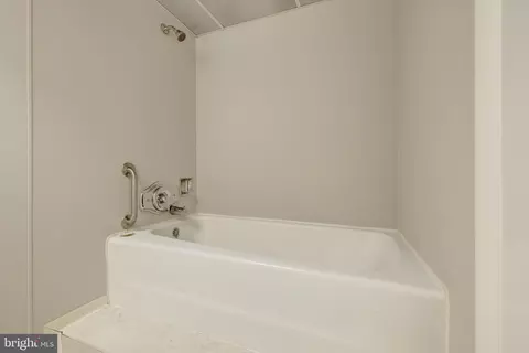 Bath - 8712 Piccadilly Pl, Springfield, VA 22151 photo 5 of 5