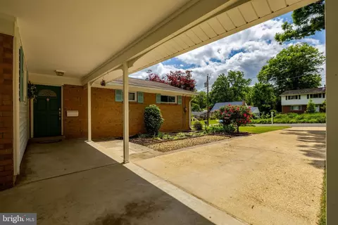 Exterior - 8712 Piccadilly Pl, Springfield, VA 22151 photo 5 of 17
