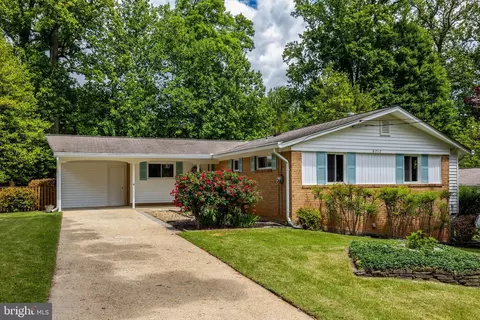 8712 Piccadilly Pl, Springfield, VA 22151