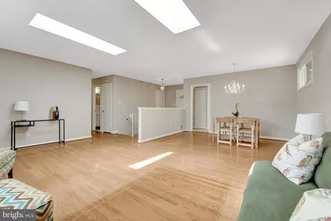 Living - 8712 Piccadilly Pl, Springfield, VA 22151 photo 4 of 4