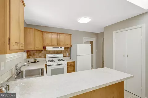 Kitchen - 8712 Piccadilly Pl, Springfield, VA 22151 photo 2 of 6