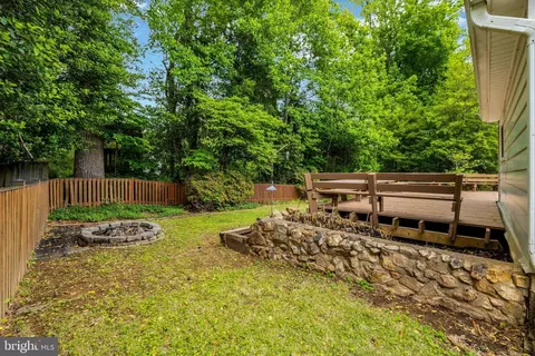 Exterior - 8712 Piccadilly Pl, Springfield, VA 22151 photo 12 of 17