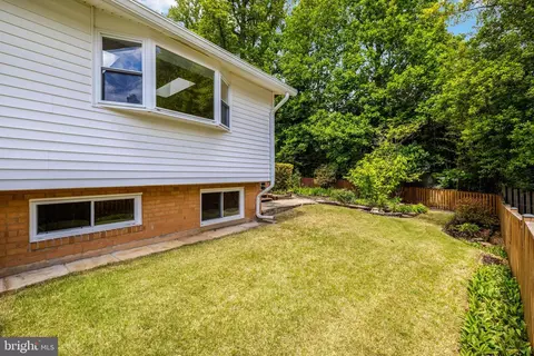Exterior - 8712 Piccadilly Pl, Springfield, VA 22151 photo 6 of 17