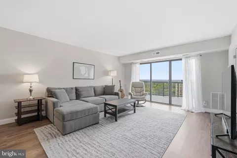 8340 Greensboro Dr #1011, Mclean, VA 22102