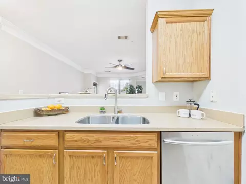 Kitchen - 1601 Spring Gate Dr #1307, Mclean, VA 22102 photo 5 of 6