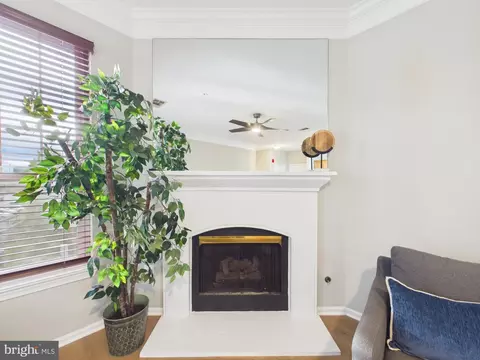 Living - 1601 Spring Gate Dr #1307, Mclean, VA 22102 photo 2 of 4