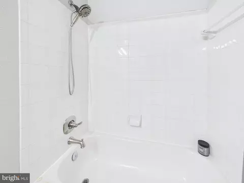 Bath - 1601 Spring Gate Dr #1307, Mclean, VA 22102 photo 2 of 2