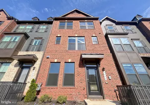 4456 Sulford Ter, Chantilly, VA 20151