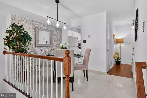 Entry Way - 5845 Rexford Dr #721, Springfield, VA 22152 photo 2 of 5