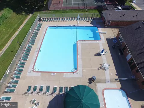 Exterior - 5845 Rexford Dr #721, Springfield, VA 22152 photo 4 of 6