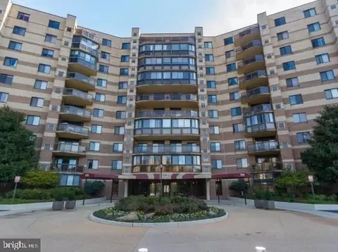 8380 Greensboro Dr #323, Mclean, VA 22102