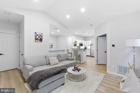 1700 Lake Shore Crest Dr #33, Reston, VA 20190