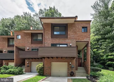 1650 Bachan Ct, Reston, VA 20190