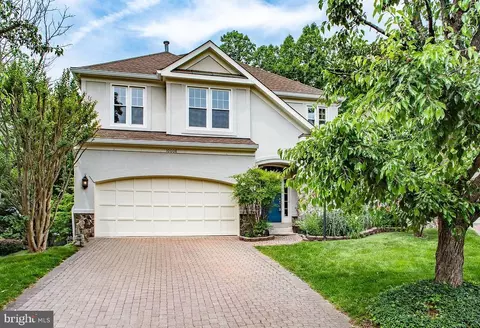 10008 Leamoore Ln, Vienna, VA 22181