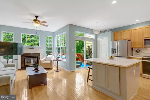 6138 Cinnamon Ct, Alexandria, VA 22310