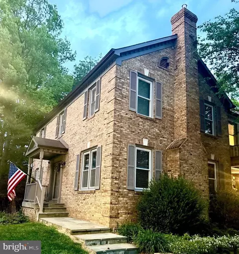 12498 Sweet Leaf Ter, Fairfax, VA 22033