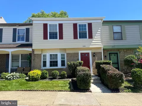 2239 Monaghan Dr, Herndon, VA 20170