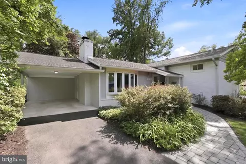 6817 Valley Brook Dr, Falls Church, VA 22042