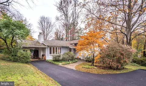 6817 Valley Brook Dr, Falls Church, VA 22042