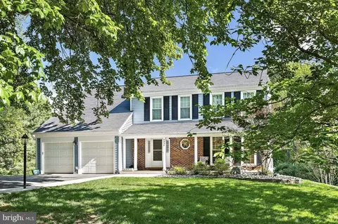 9830 Faust Dr, Vienna, VA 22182