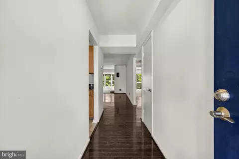 Entry Way - 3179 Summit Square Dr #2-E1, Oakton, VA 22124 photo 3 of 4