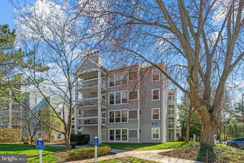3179 Summit Square Dr #2-E1, Oakton, VA 22124