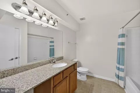 Bath - 3179 Summit Square Dr #2-E1, Oakton, VA 22124 photo 1 of 2