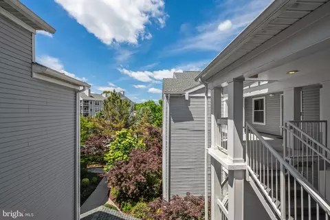 Exterior - 3179 Summit Square Dr #2-E1, Oakton, VA 22124 photo 5 of 6
