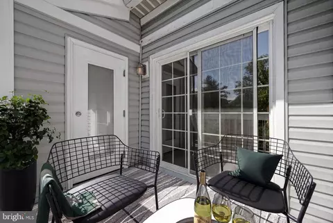 Exterior - 3179 Summit Square Dr #2-E1, Oakton, VA 22124 photo 3 of 6